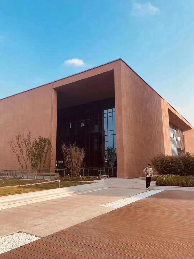 四川自貢市委黨校斧鑿石實景